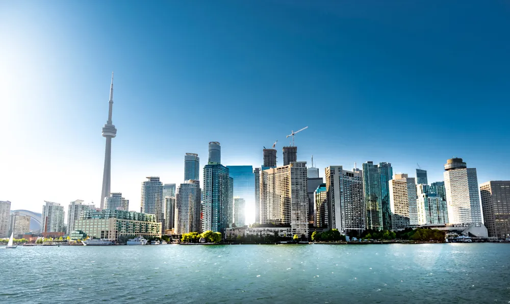 Toronto skyline – visit, study or work in Canada